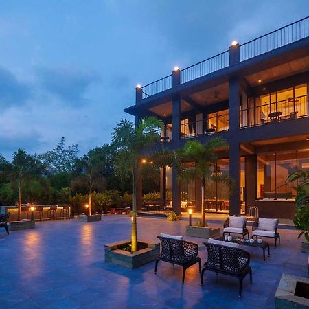 StayVista at Sunset Boulevard Karjat Eksteriør billede
