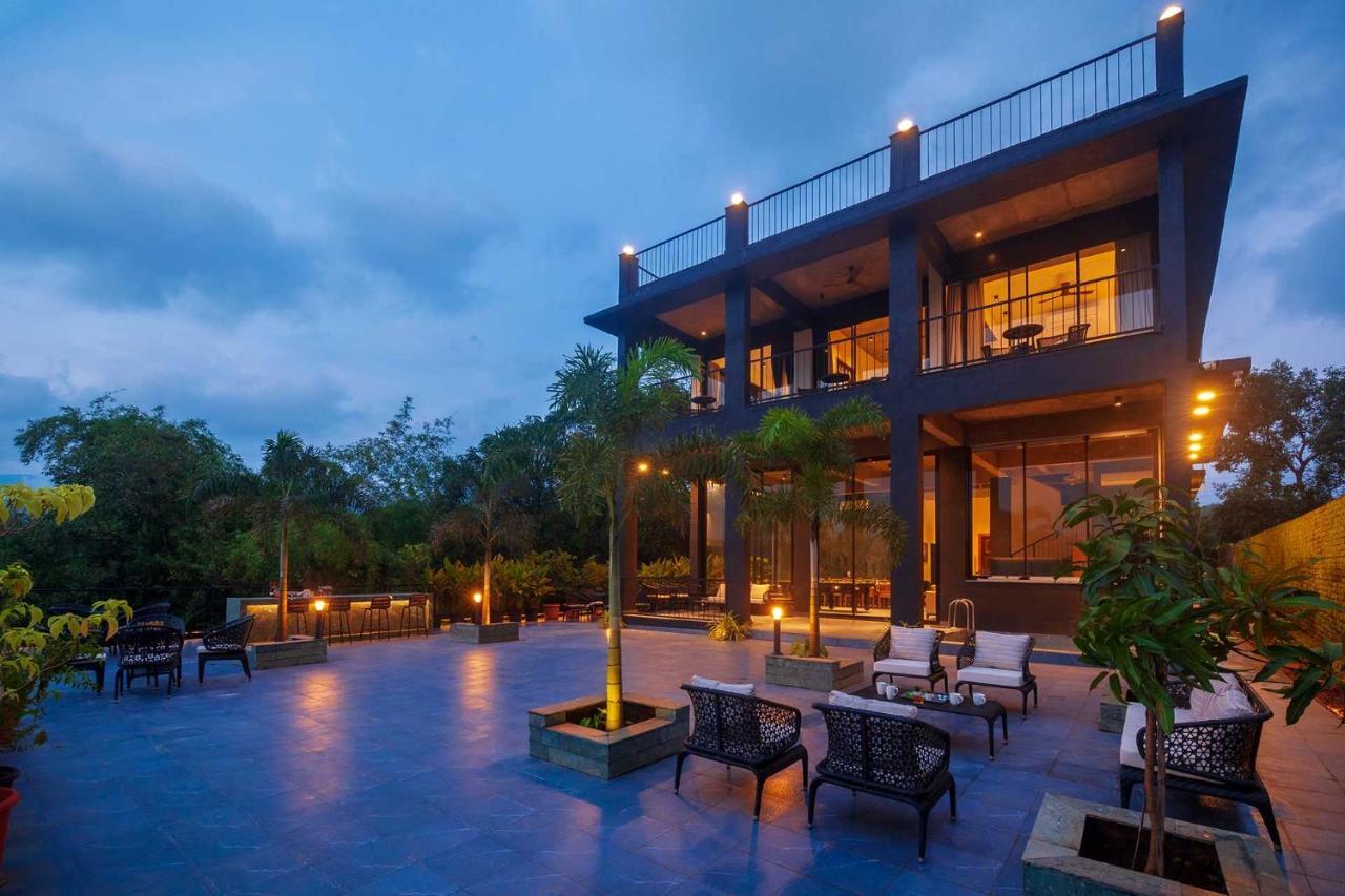 StayVista at Sunset Boulevard Karjat Eksteriør billede