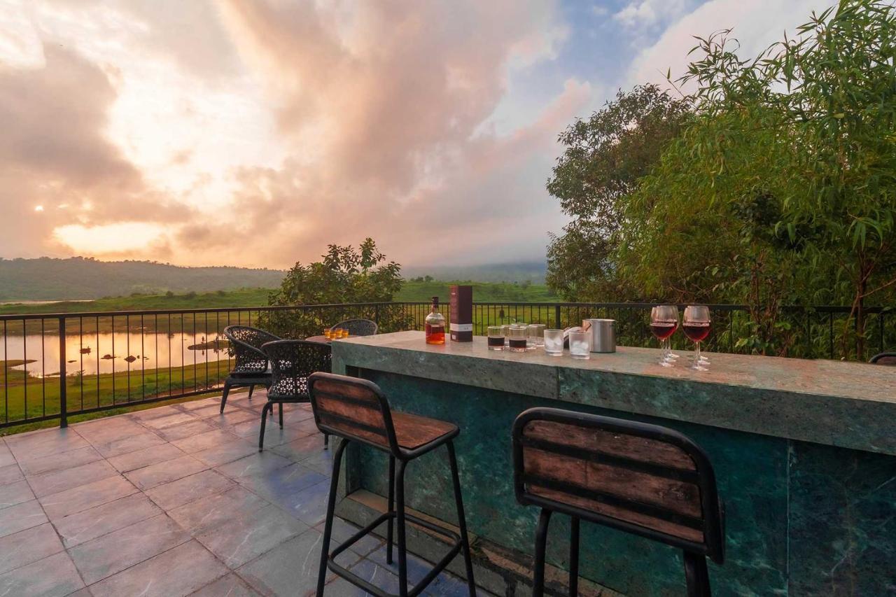 StayVista at Sunset Boulevard Karjat Eksteriør billede